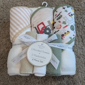 NWT Modern Baby 6 Piece Bath Set 3 Hooded Towels 3 Washcloths